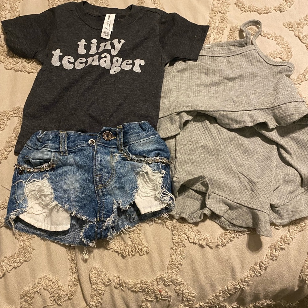 2 Shorts and shirt set